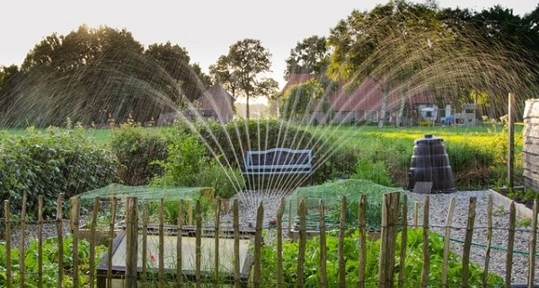 photography-of-outdoor-water-fountain